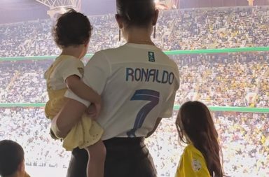 شريكات لاعبين النصر والهلال يتابعن مباراة نهائي كأس الملك وواحده منهن كانت ليلة زفافها!