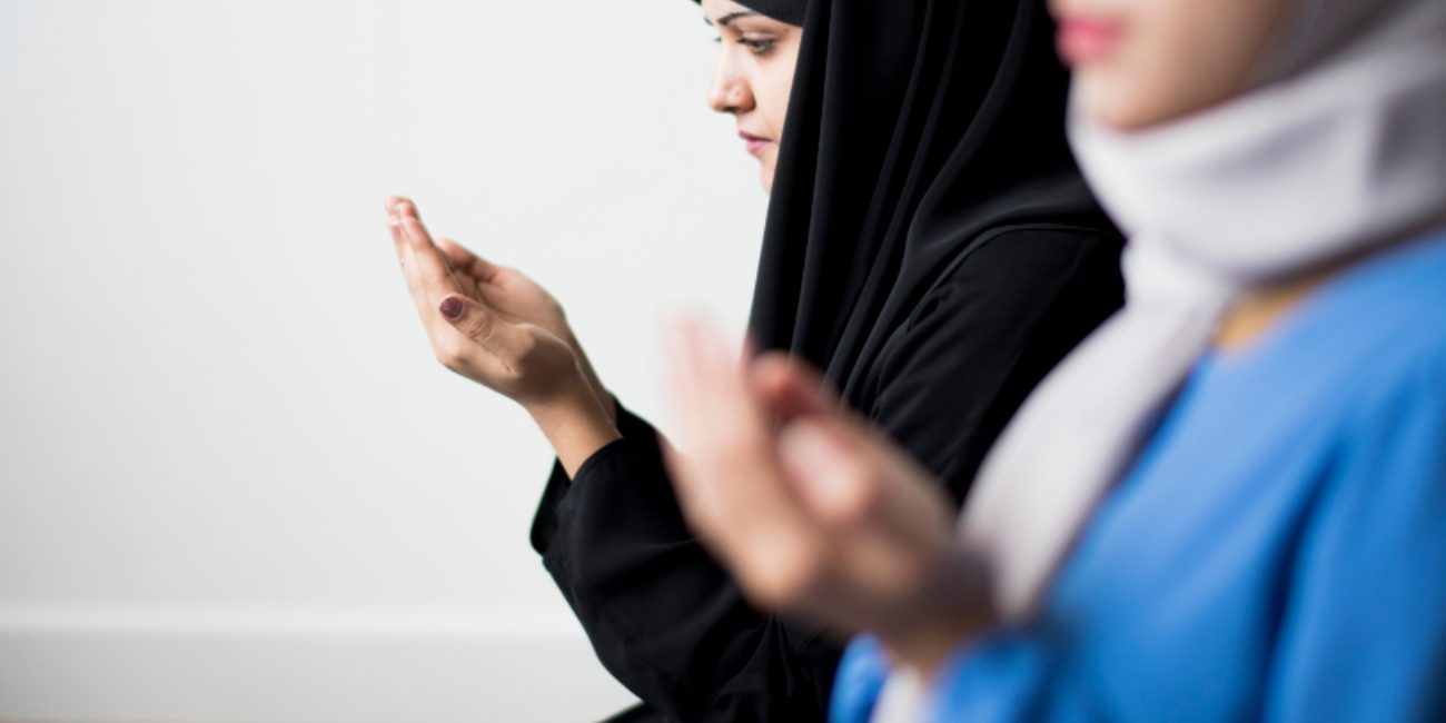 هل يجوز وضع كريم الأساس في العمرة