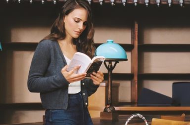 تنسيق الإطلالات للنساء فوق الأربعين في صيف 2024