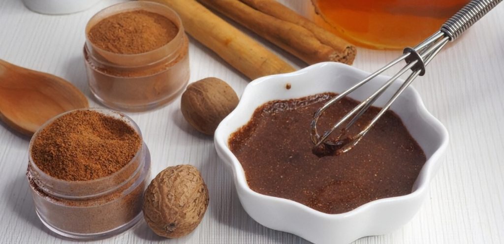 خلطة البن مع العسل لتقشير الشفاه