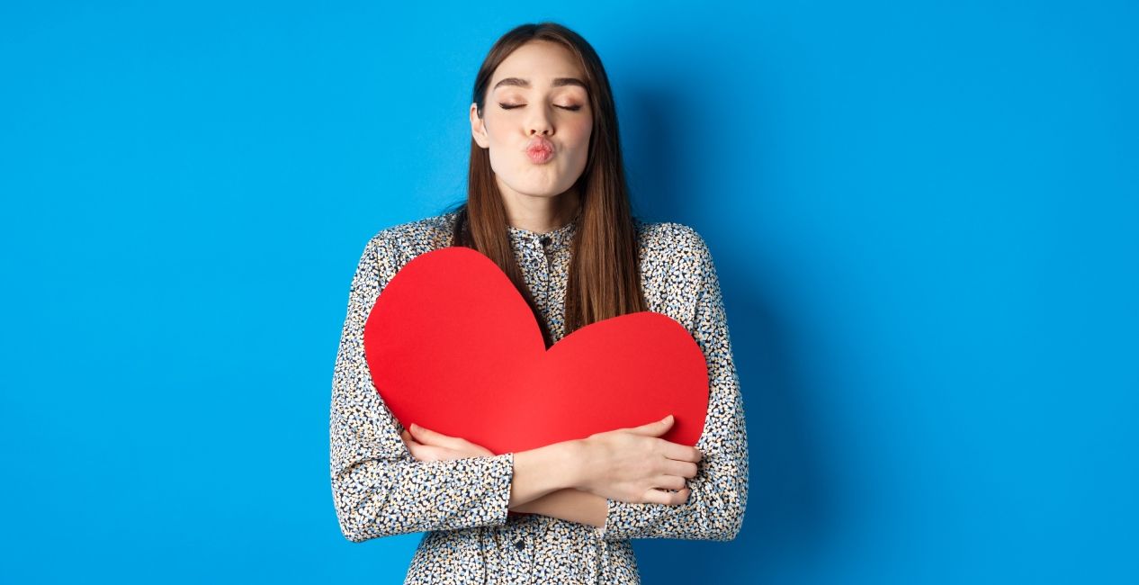 صفات مرأة يعشقها الرجل