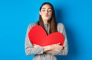 صفات مرأة يعشقها الرجل