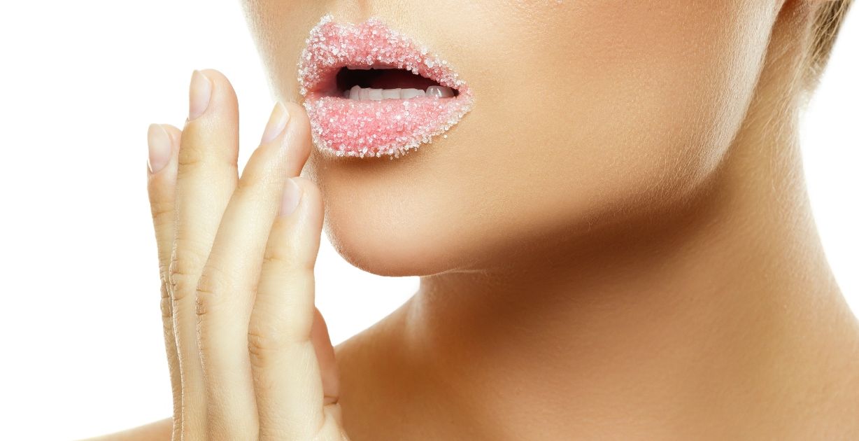 مقشر للشفايف بالسكر