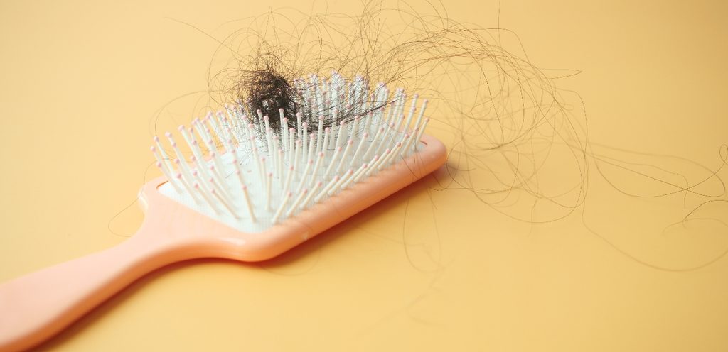 أسباب تساقط الشعر