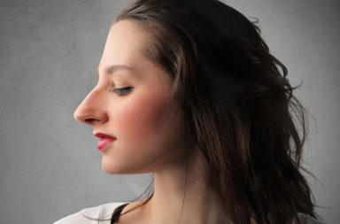 الأنف الكبير للنساء في المنام