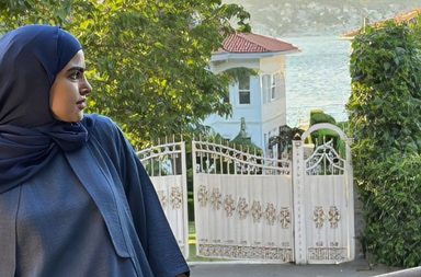 سارة الودعاني وهي صغيرة