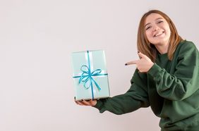 أفكار خلّاقة لاختيار توزيعات عطور ميني للاعراس