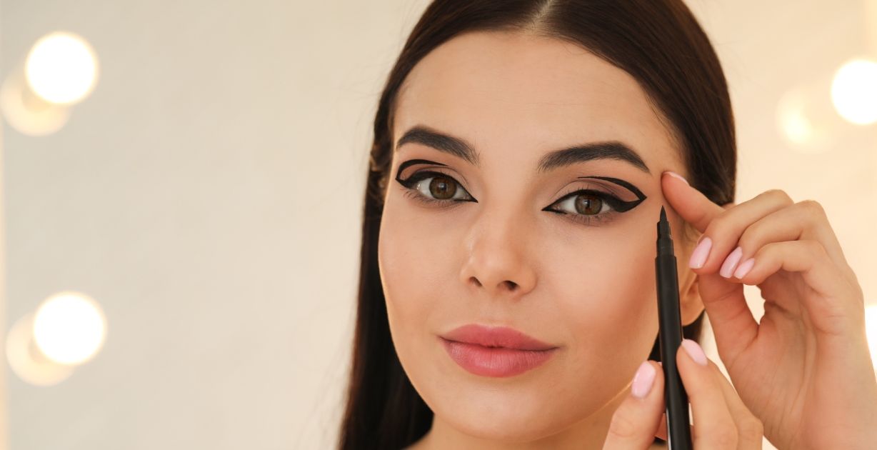 دليل المبتدئات لوضع الأيلاينر حسب شكل العين