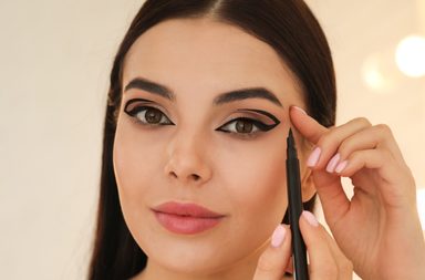 دليل المبتدئات لوضع الأيلاينر حسب شكل العين