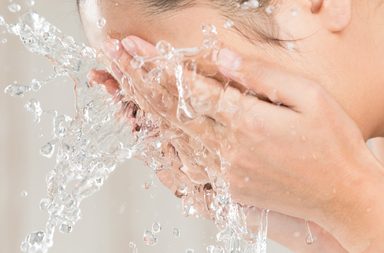 غسول للبشرة الحساسة: أهم مكوناته وكيفية استخدامه!