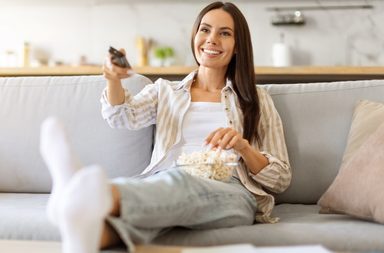 أفضل 10 أفلام تجعلك تبتسمين بدون توقف