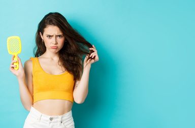 علاقة الفيتامينات بتساقط الشعر