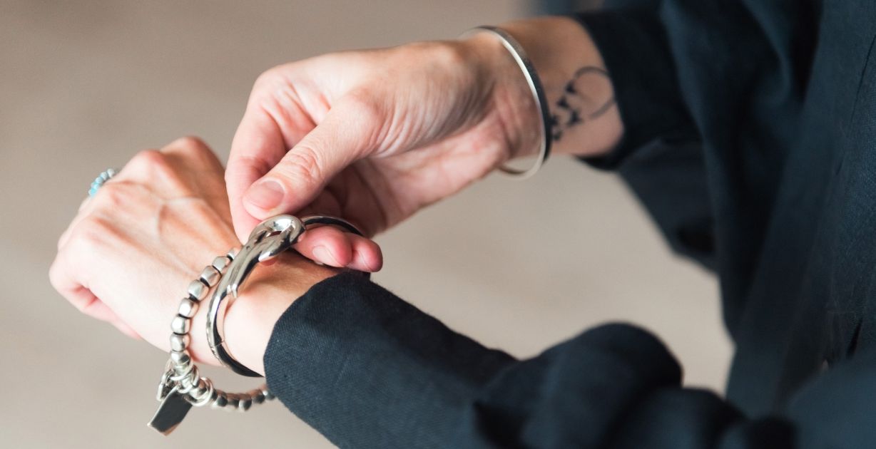 كيف أعرف مقاس الأسوارة : إليكِ الدليل الشامل خطوة بخطوة