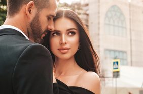 كيف أجعل شخص يحبني بالنظرات وينجذب لي؟