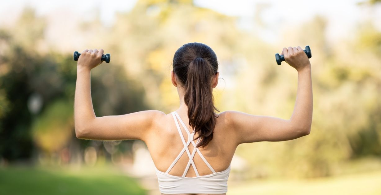 تعرفي على أهم تمارين الكتف الخلفي التي تجعل الجسم مستقيمًا