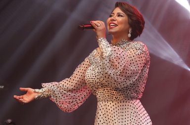 رسالة شكر من شيرين عبد الوهاب لهؤلاء النجوم بعد احتفالهم بعيد ميلادها