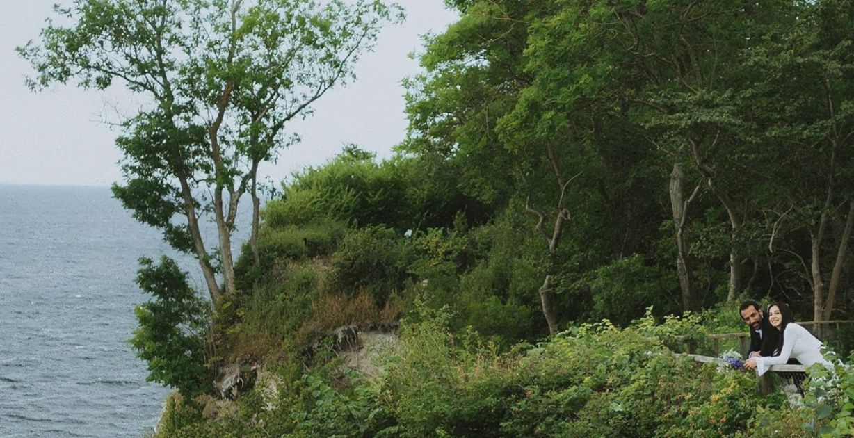 سلمى أبو ضيف تشارك فرحة حملها مع أصدقائها وعائلتها