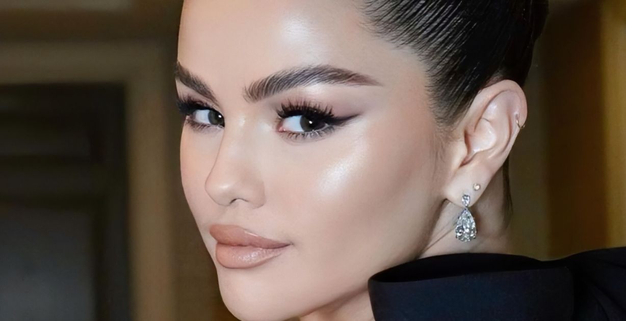 سيلينا غوميز تواصل تألقها بإطلالات من مصممين عرب آخرهم ايلي صعب