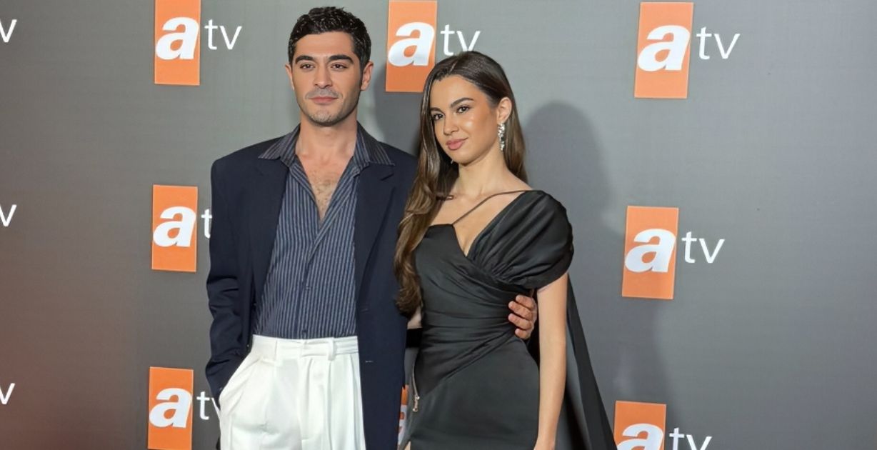 نجما "حكاية ليلة" سو بورجو يازجي و بوراك دينيز يتألقان في Mipcom