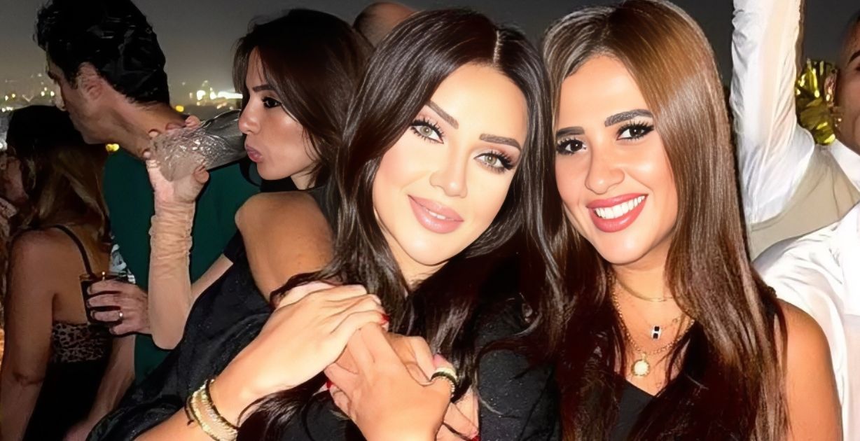 ياسمين عبد العزيز و رضوى الشربيني في صورة تعكس صداقتهما والجمهور يتفاعل!