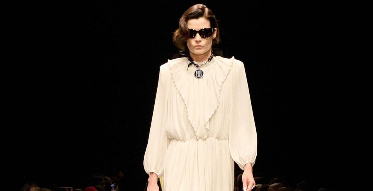 الخفة والمرح أسلوب جديد تتبعه بالنسياغا Balenciaga بمجموعة صيف 2025