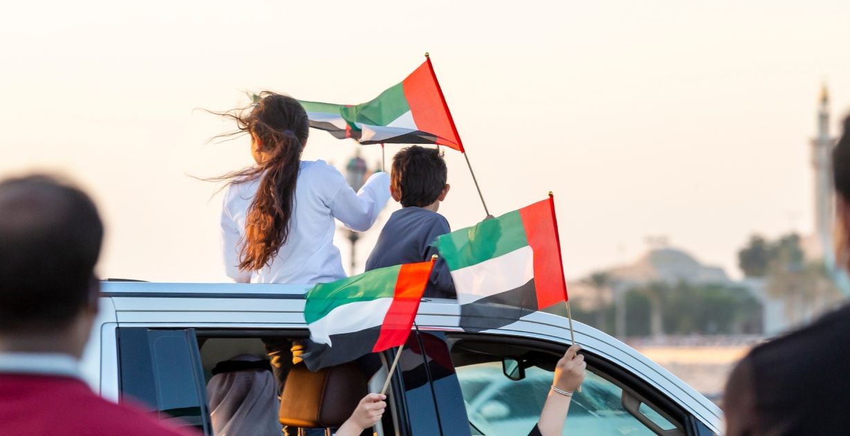شاركي الشعب الإماراتي فرحتهم بعبارات تهنئة باليوم الوطني الإمارتي الـ 53