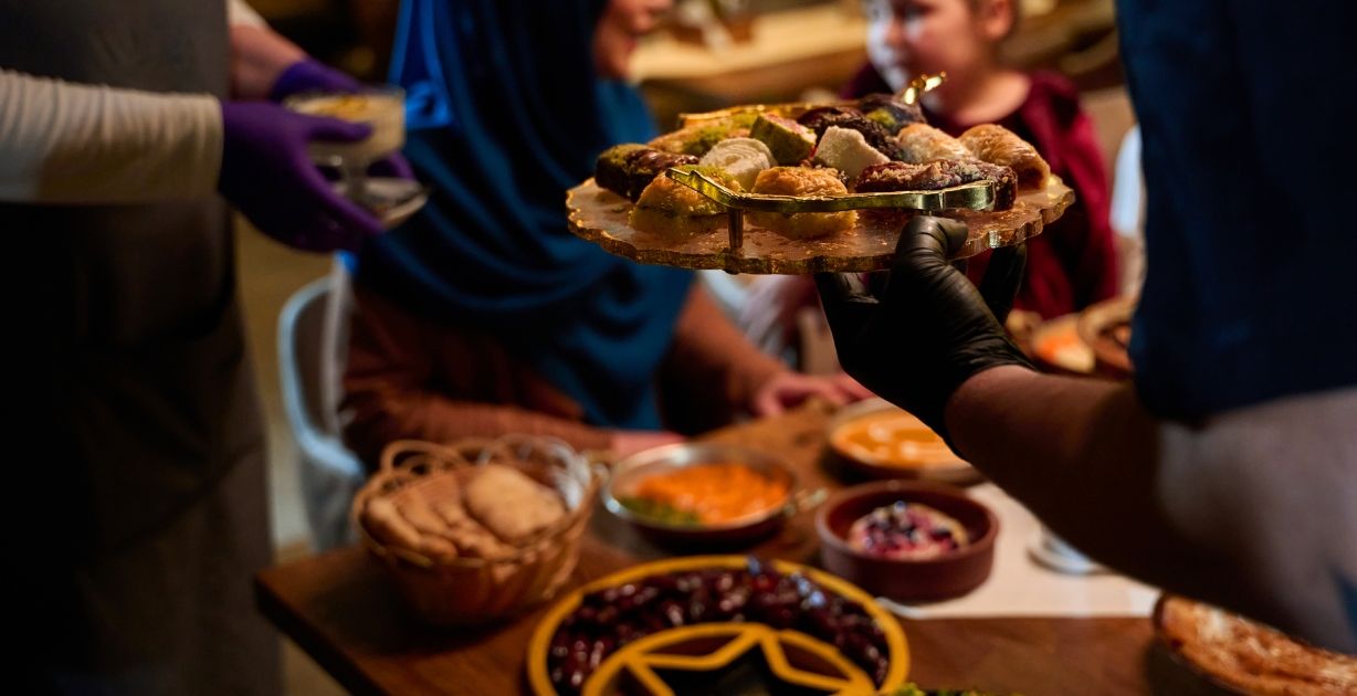 ترتيب سفرة رمضان للضيوف: أفكار رائعة ومميزة