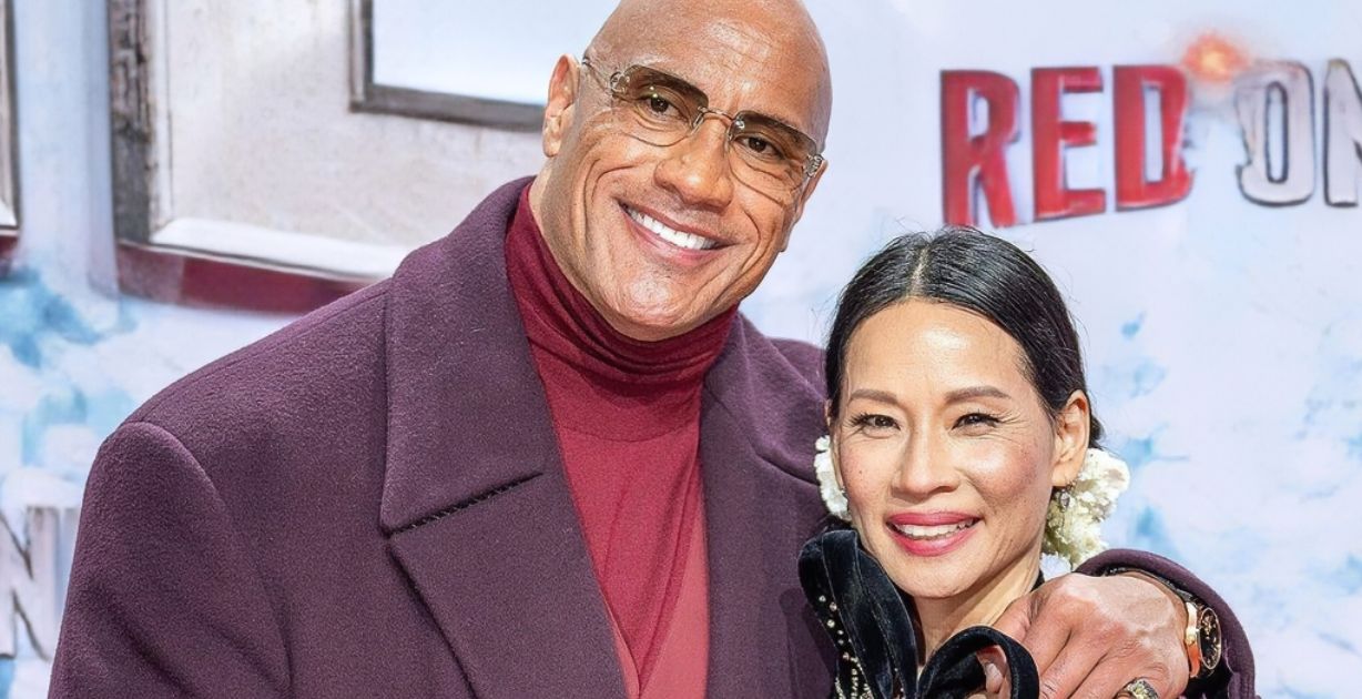 النجمة العالمية لوسي تختار فستان على هيئة منحوتة فنية من تصميم زهير مراد