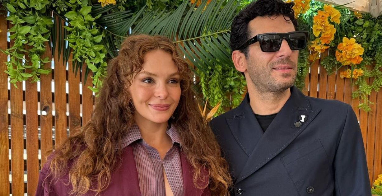 مراد يلدريم مع إيبرو شاهين في كواليس الحديقة السرية ‪Gizli Bahçe