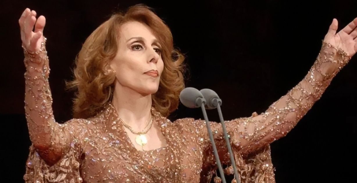 السيدة فيروز في صورة من حساب ابنتها ريما الرحباني على "فيسبوك"