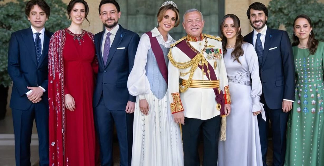 الملكة رانيا تشارك فيديو مميز مع العائلة الملكية بمناسبة العام الجديد