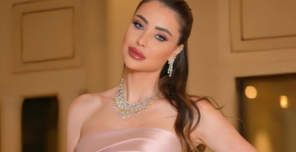 أنابيلا هلال تختار فستان سبق وأن ارتدته نجمة عربية مؤخرًا وهذا سعره!