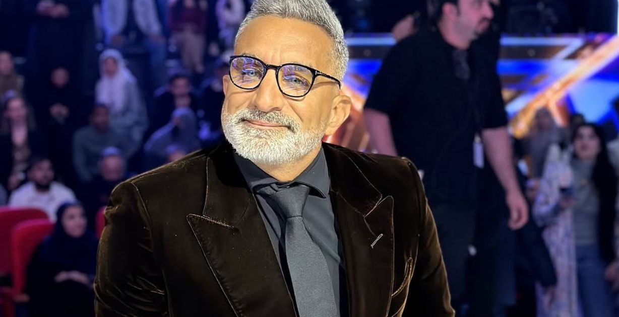 باسم يوسف يثير حماس جمهوره بفيديو عفوي لعرضه الكوميدي المقبل