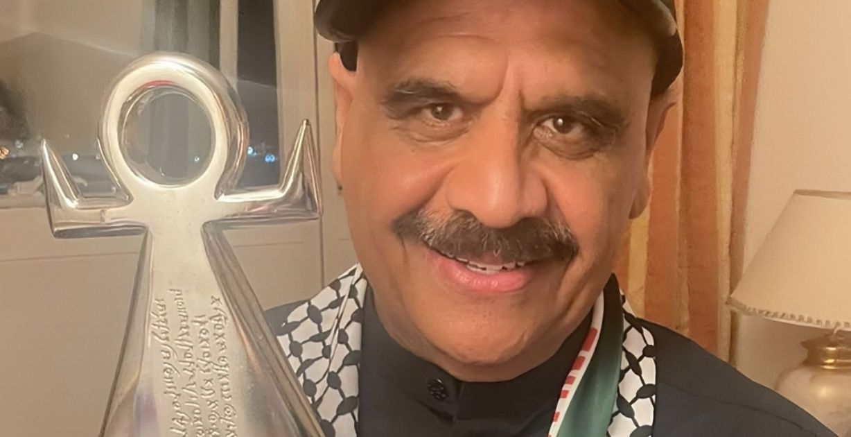 بعد سحب جنسيته الكويتية: داوود حسين يودع أصدقائه ويغادر إلى دولة خليجية