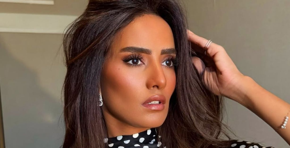 زينة تكشف تفاصيل ولادتها الصعبة لتوأمها للمرة الأولى