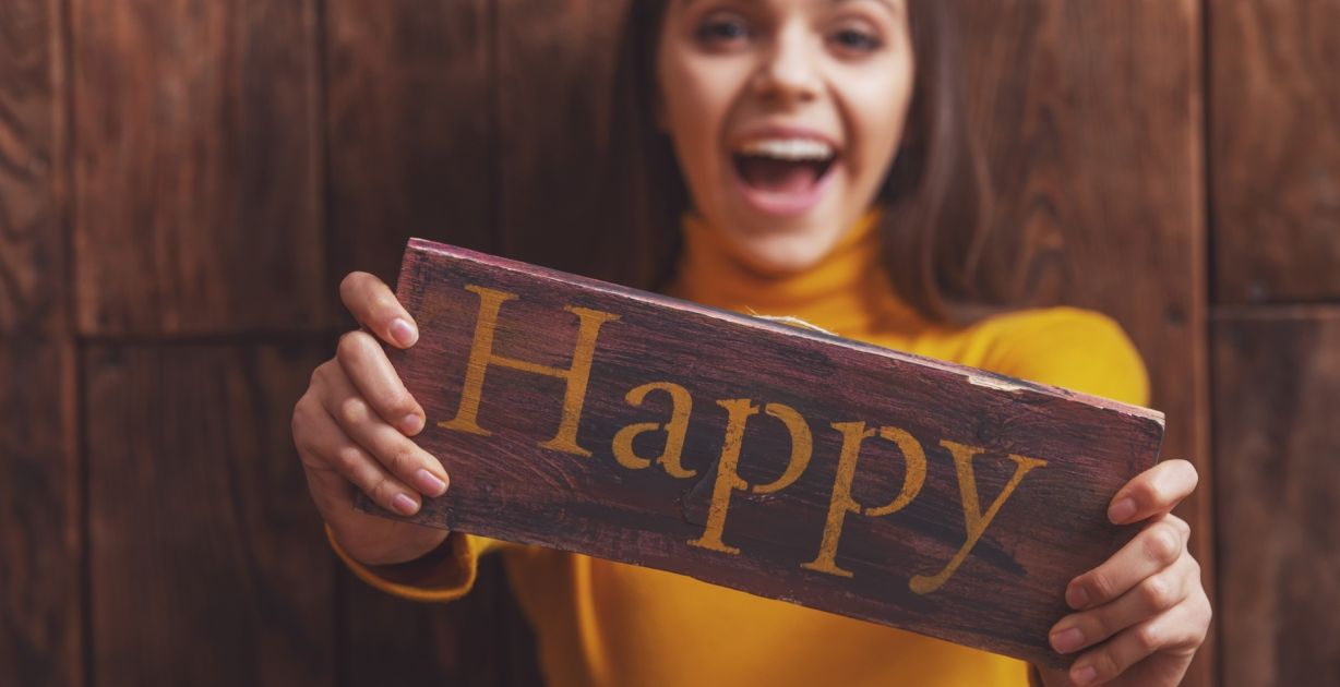 كلام جميل وعبارات بالانجليزي عن الإبتسامه التي تعد سر من أسرار السعادة