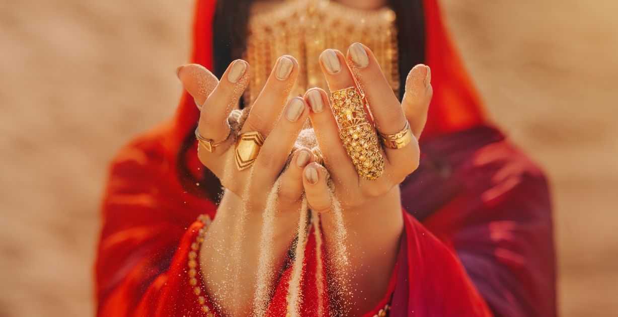 دليلكِ الشامل لمعرفة أجمل وأهم أنواع المجوهرات الذهبية