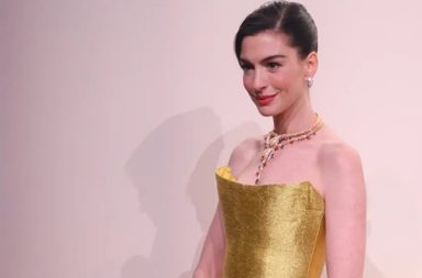 آن هاثاواي بأناقة لا مثيل لها في حفل مجوهرات بولغاري