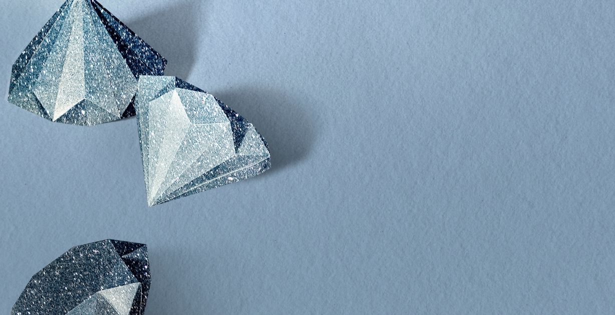 هل الألماس معدن؟ الجواب قد يصدمكِ حقًا!