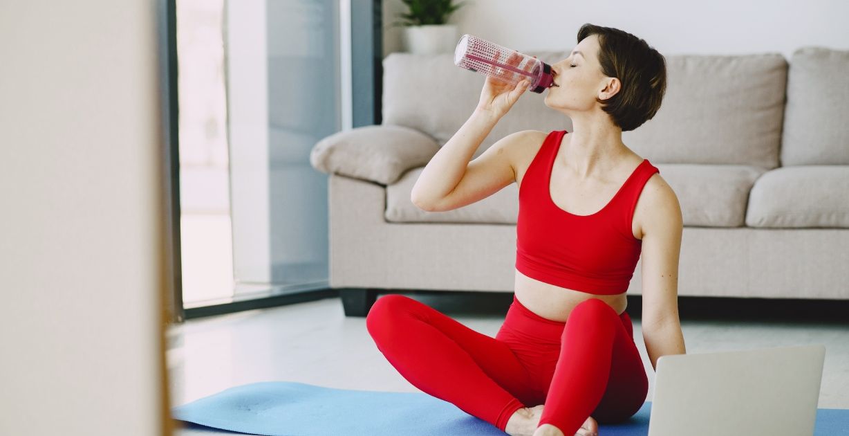 هل تعلمين كم هو معدل شرب الماء حسب الوزن؟