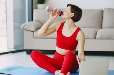 هل تعلمين كم هو معدل شرب الماء حسب الوزن؟