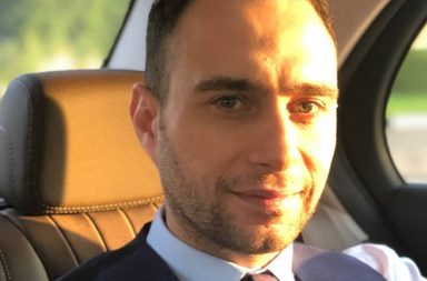 حسام حبيب يوجه رسالة تقدير إلى تامر حسني بعد نجاح " ما بيتنسيش"