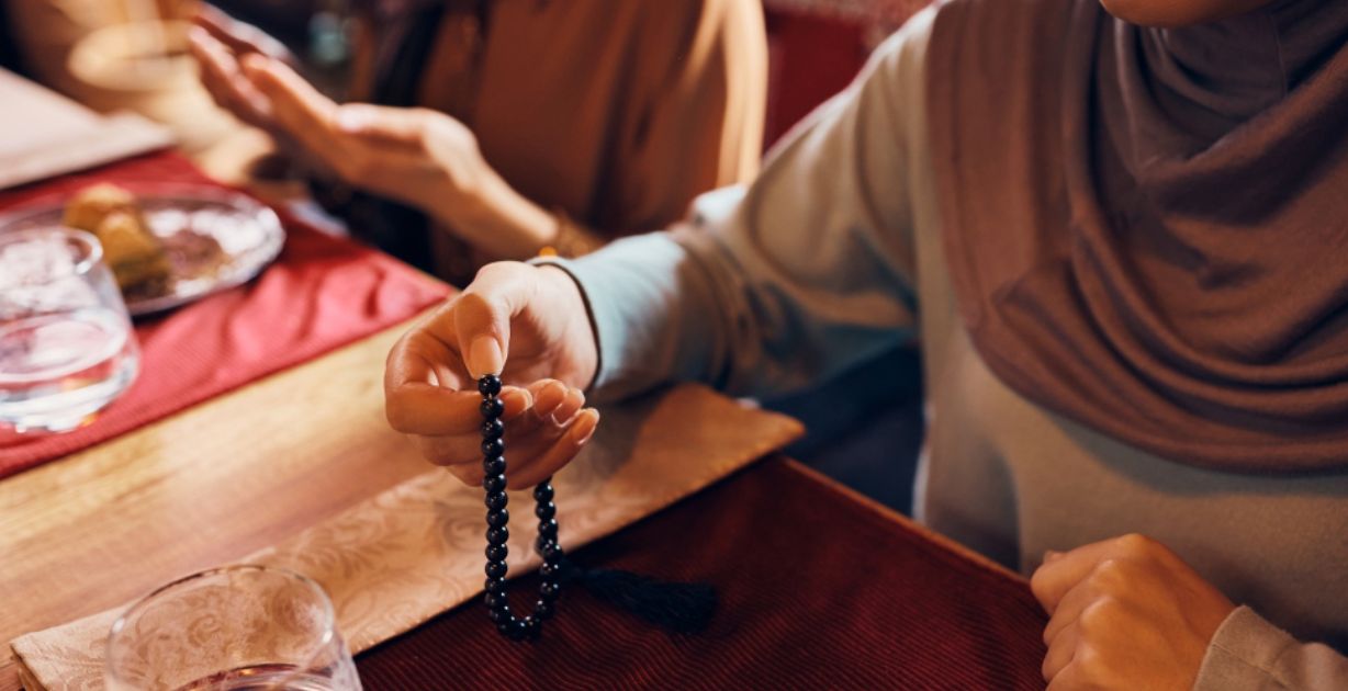 دعاء ضيق النفس والاكتئاب: يا فارج الهمّ ويا كاشف الغم فرّج همي
