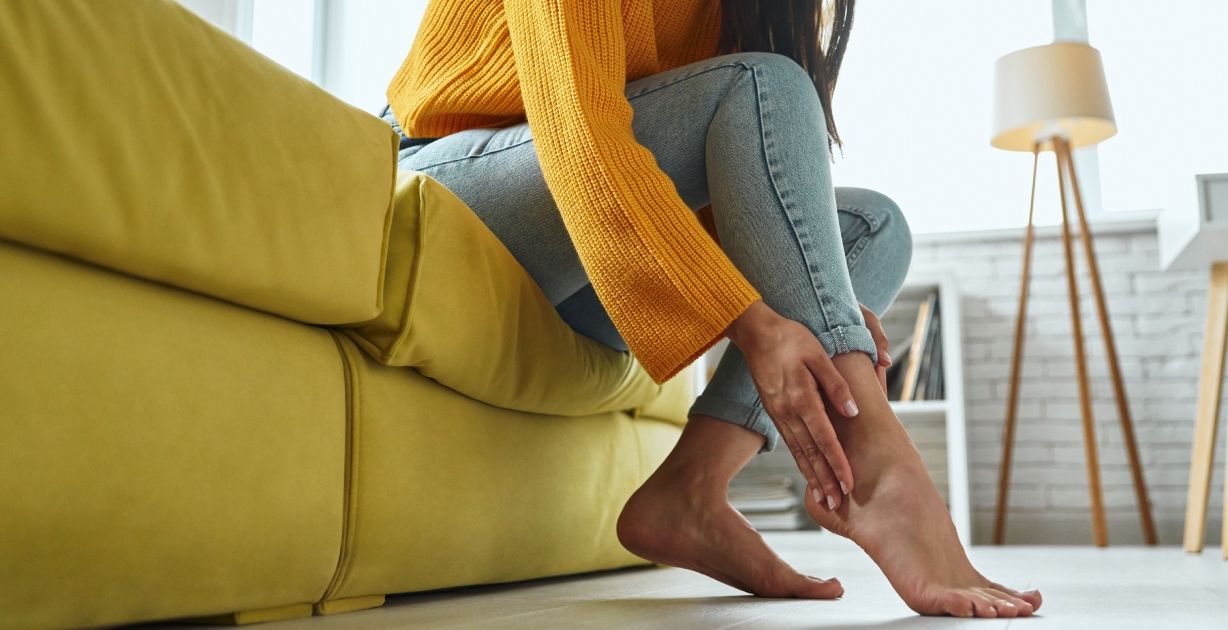 ما سبب تنميل الرجل​.. وهل يعتبر مؤشر خطر على الصحة؟