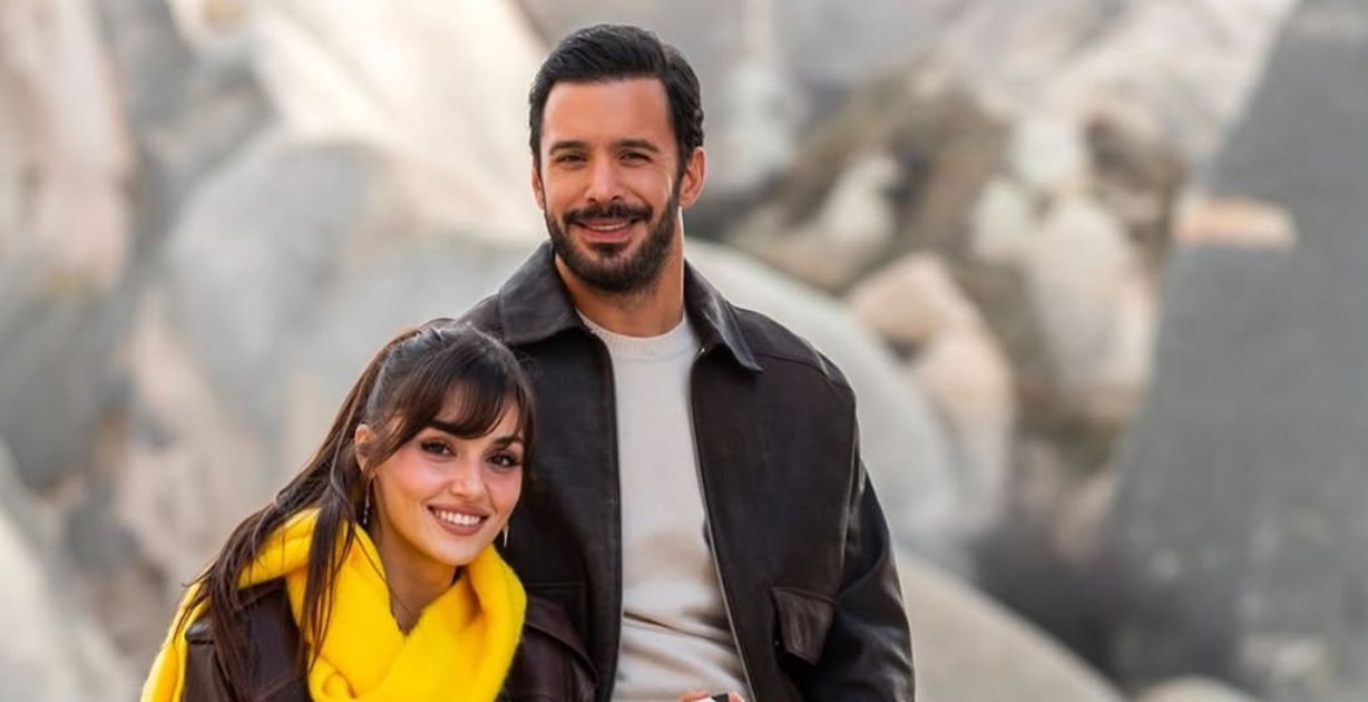 صورة عفوية بين هاندا أرتشيل وباريش أدوتش من كواليس "تذكر الحب"