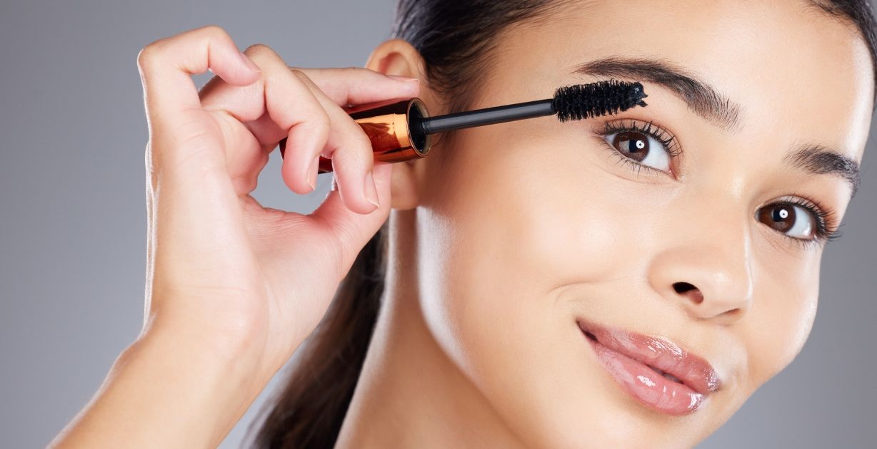 هل تعانين من التهابات العين الناجمة عن استخدام الماسكارا؟ إليك الحل