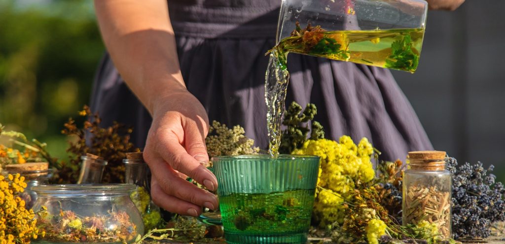 خلطه الرومي هل توضع على الشعر؟ إليكِ الجواب الحقيقي