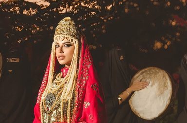 استوحي إطلالتك ليوم التأسيس من لوكات النجمات والمؤثرات السعوديات