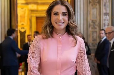 الملكة رانيا تشارك لحظات عائلية مؤثرة من ولادة حفيدتها "أمينة"
