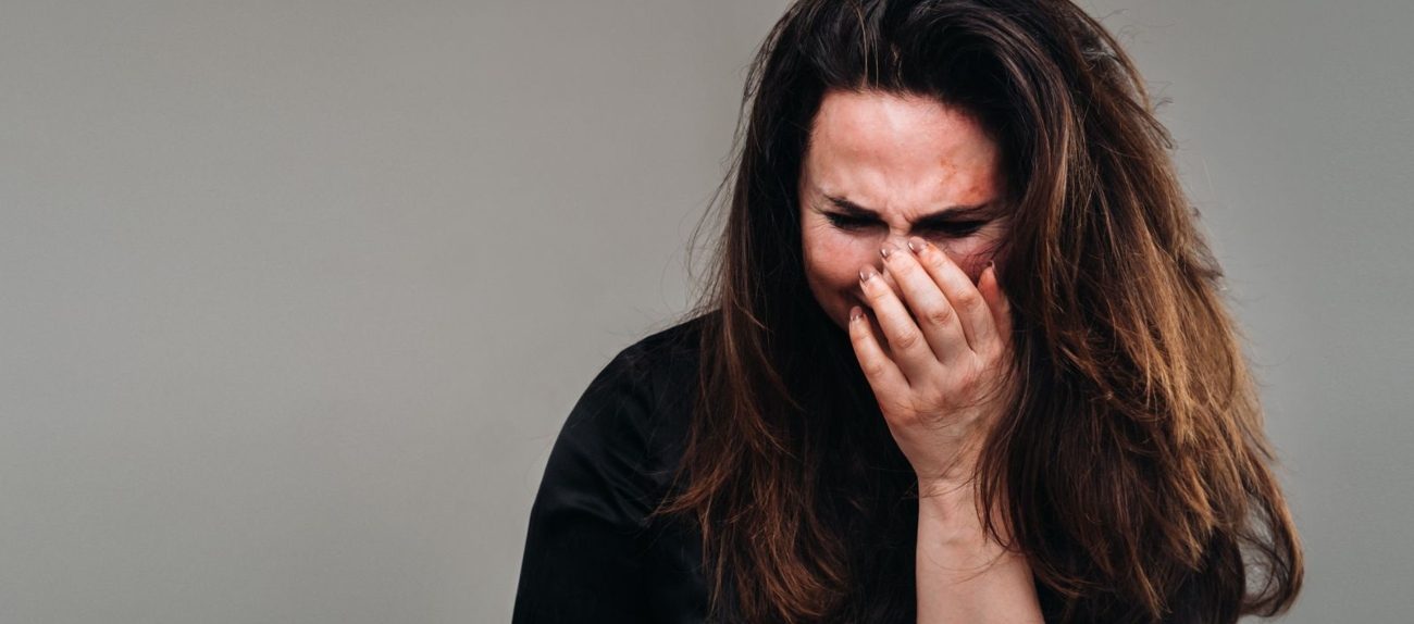 ما سبب الضيق المفاجئ في علم النفس وما الأعراض المصاحبة له؟